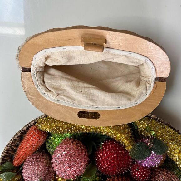 Dreamy Mod Boho 1960s Cream Fabric Knit Wooden Top Clutch Handbag